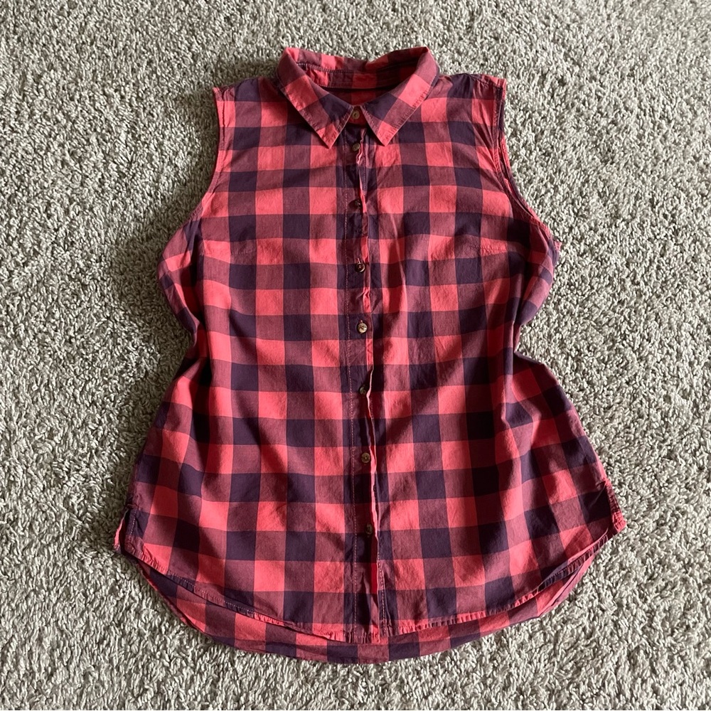 H&M Red and Black Fitted Button Down Shirt